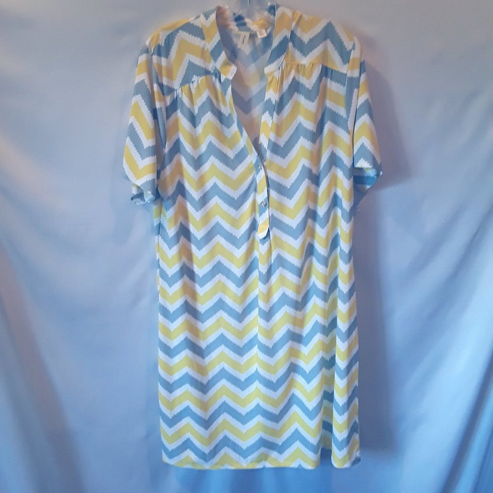 NWT Tacera yellow white grey zig zag print dress